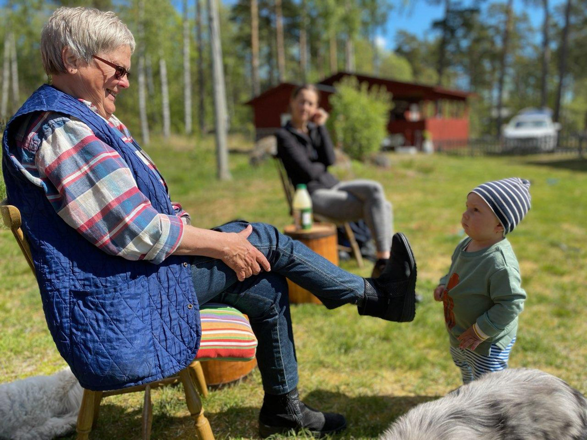 Träffa barnbarnsbarnet i coronapandemi.