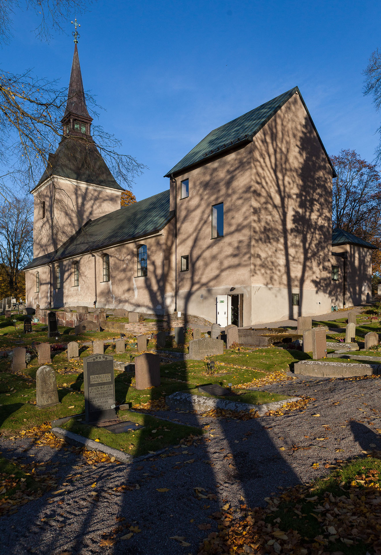 En stenkyrka.